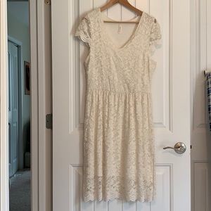 Vintage-style Ivory Lace Midi Dress